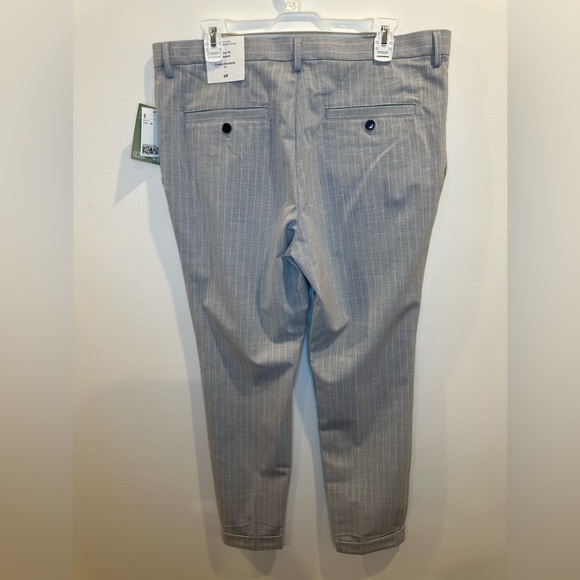 H&M Skinny Fit Cropped Light Grey Pinstripe Pants w/ Cuff - Picture 2 of 7